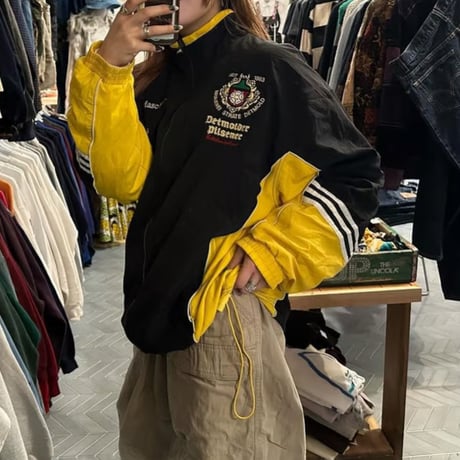 adidasナイロンジャケット