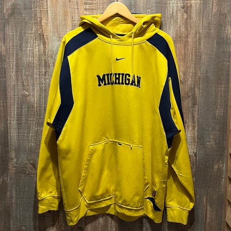 NIKE プルオーバーフーディー