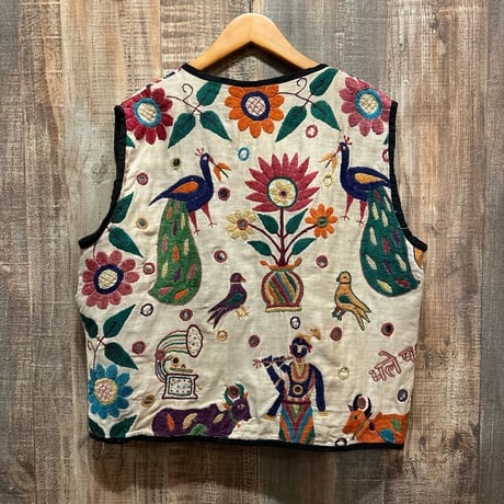 総柄刺繍ベスト