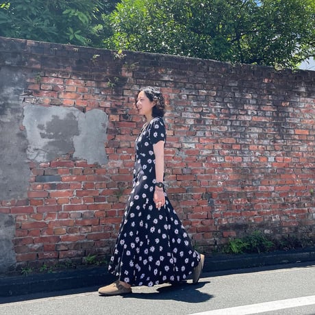 花柄Vネックワンピース