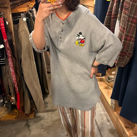 ヘンリーネック サーマル ミッキー刺繍 Tシャツ