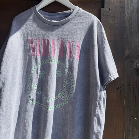 NIRVANA フラワーニコちゃんTシャツ