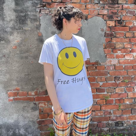 Free hugs!スマイルTシャツ