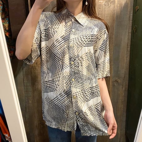 レーヨン柄シャツ