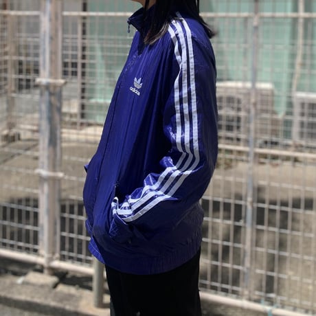 adidasウィンドブレーカー