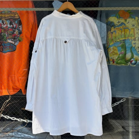 レースアッププルオーバーシャツ