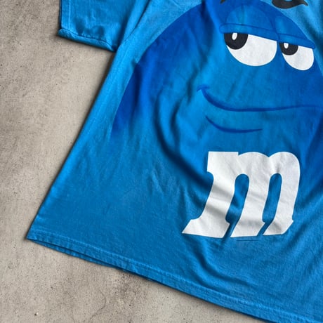 M&M’s ブルーグラフィックTシャツ