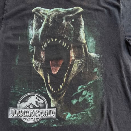 JURASSIC WORLD ティラノサウルスTシャツ