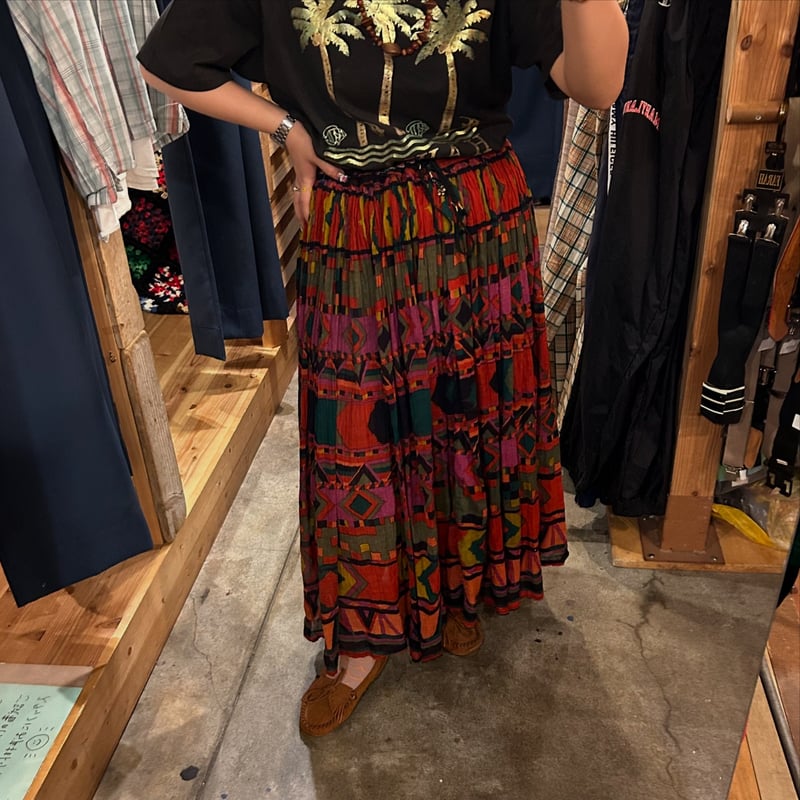 レディース2024SS ラッセルノ　総柄スカート　黒系 レディース2024SS ラッセルノ 総柄スカート 黒系 【公式通販】