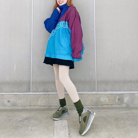 adidasハーフジップナイロンPO