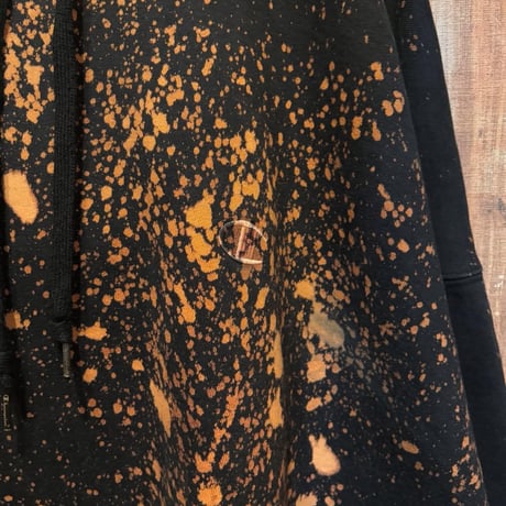 Champion ブリーチ加工ワンポイント刺繍フーディー