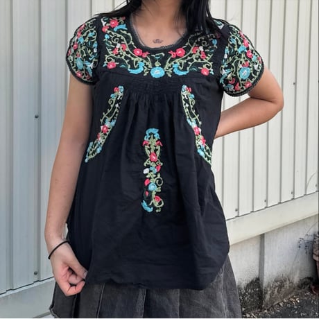 メキシコ刺繍ブラウス