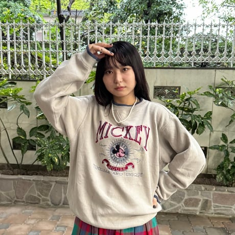Disney MICKEY UNLIMITED  刺繍スウェット