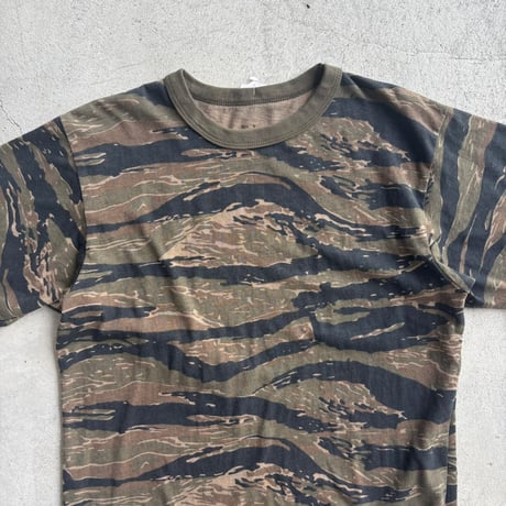 タイガーストライプカモ柄Tシャツ