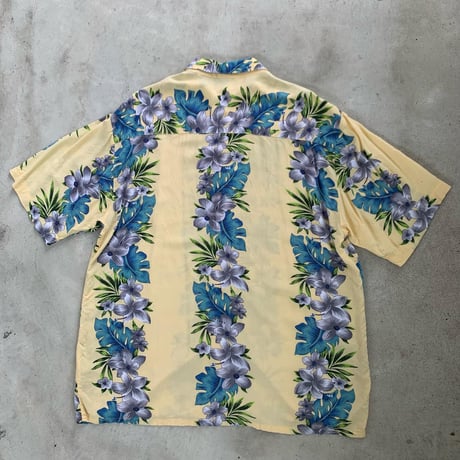 大花柄アロハシャツ