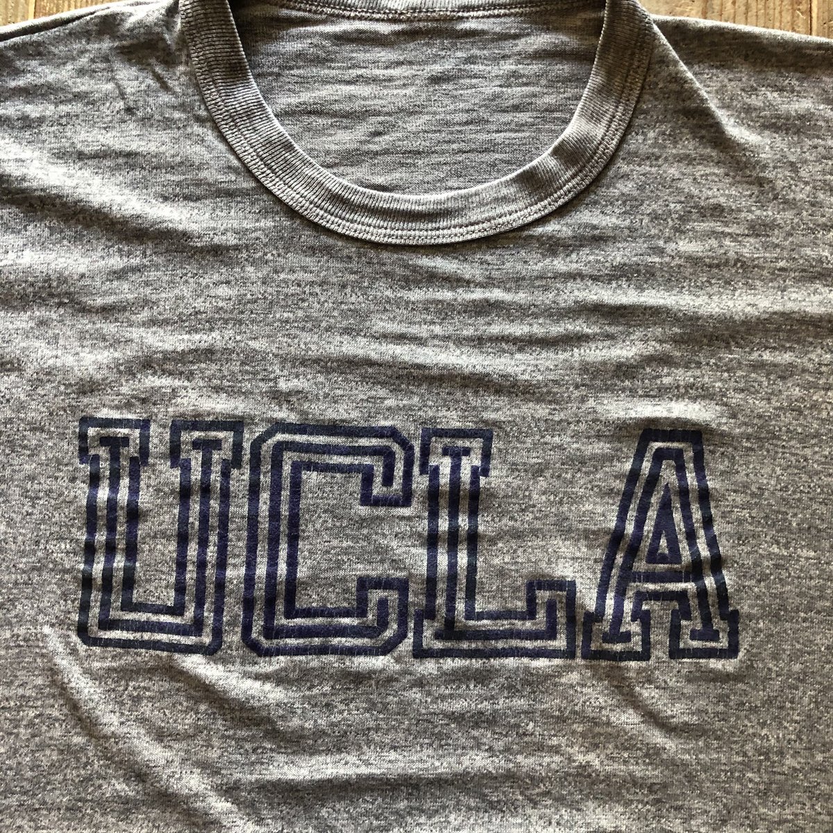 【80s】UCLA JERZEESヴィンテージ カレッジTシャツ染み込みプリント 80s】UCLA JERZEESヴィンテージ カレッジTシャツ染み込み