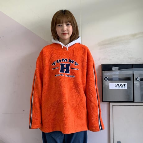 TOMMY JEANS　VネックフリースPO