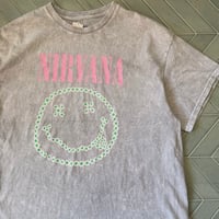 NIRVANA フラワーニコちゃんTシャツ