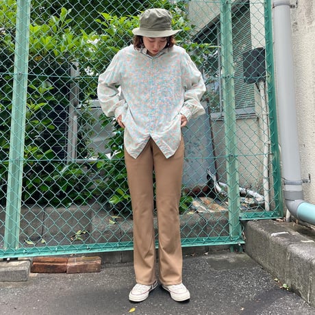 パステル花柄シャツ