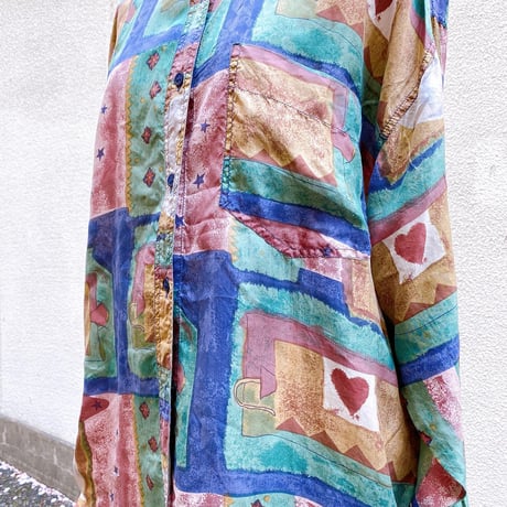 シルク柄シャツ