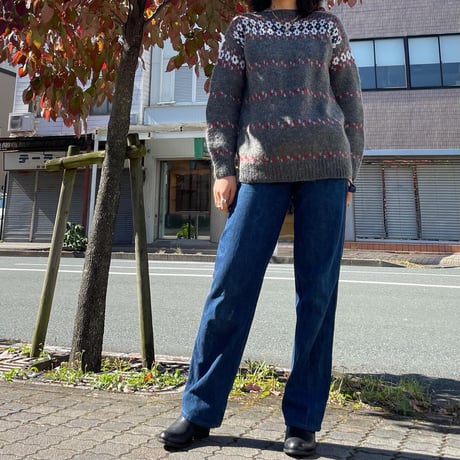 スラッシュドネック総柄ニット