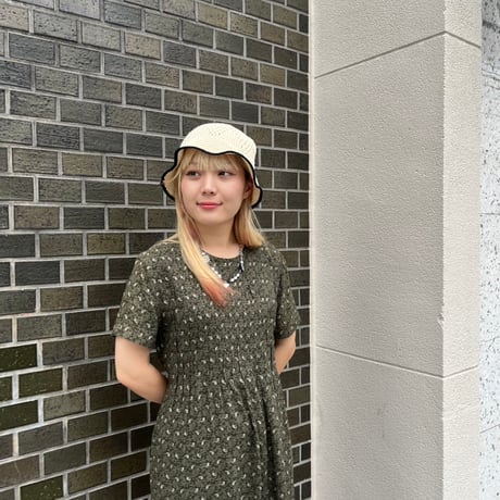 総柄ノーカラーワンピース