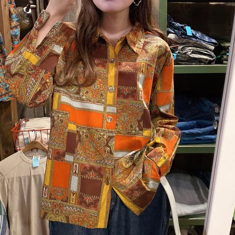 ボックスシルエット柄シャツ