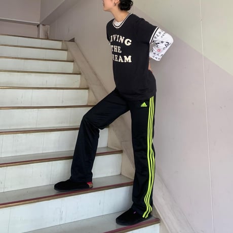 adidasネオンイエロートラックパンツ
