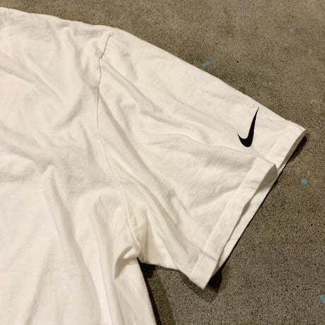 NIKEロゴプリントTシャツ