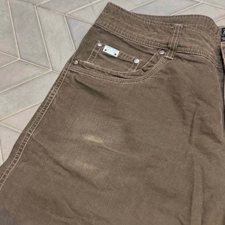 KÜHL  軽量アウトドアパンツ