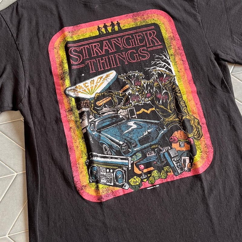ストレンジャーシングス黒 Tシャツ 顔プリント STRANGER THINGS ストレンジャー・シングス (アニメシリーズ 4月23日