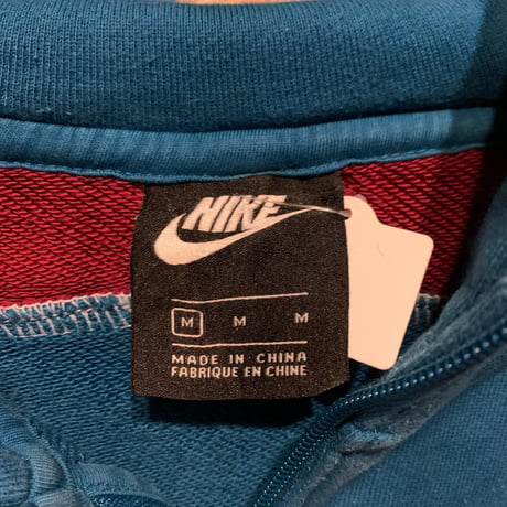 NIKEハイネックハーフジップパーカー