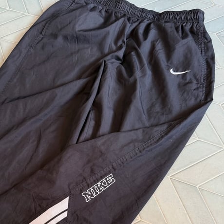 NIKE ナイロンパンツ