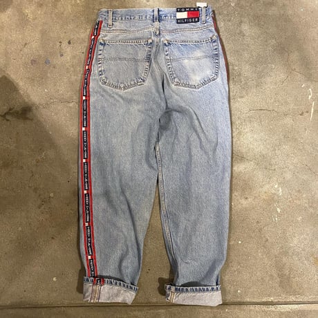 TOMMY HILFIGERサイドテープデニム