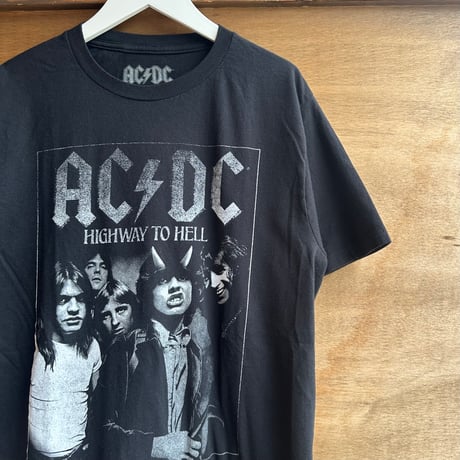 AC/DC プリントTシャツ