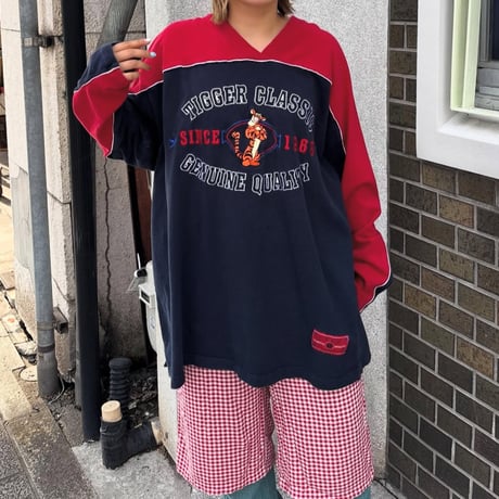 Disney ティガー刺繍ＶネックロンT