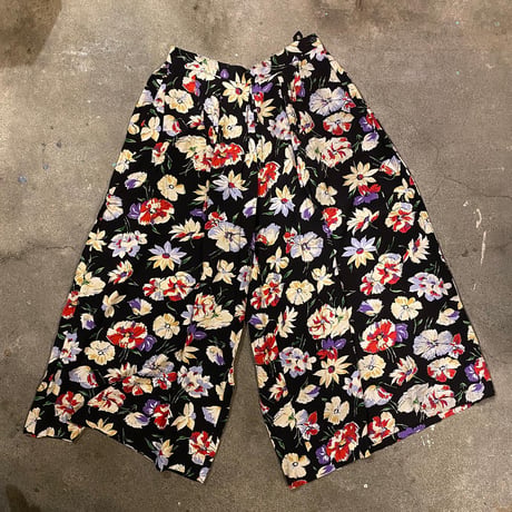 花柄リラックスワイドパンツ