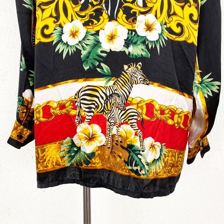 シルク柄シャツ