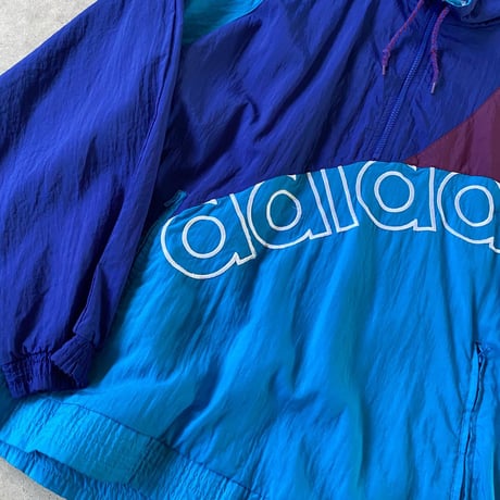 adidasハーフジップナイロンPO