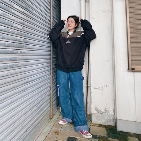 adidasＶネックプルオーバー