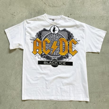 AC/DCプリントTシャツ