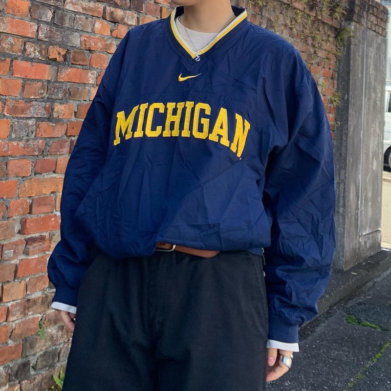 ミシガンVネックナイロンプルオーバー | CUSTOM FEVER ナイキ