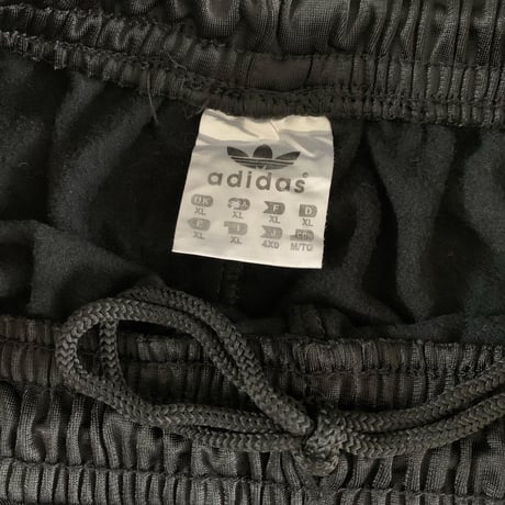 adidasオリジナルトラックパンツ