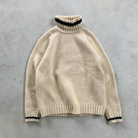 L.L.Beanライン入りタートルネックニット