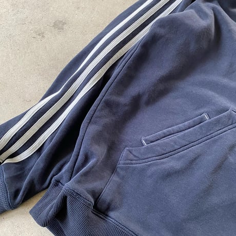 adidasラインパーカー