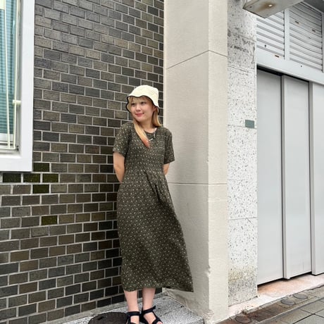 総柄ノーカラーワンピース