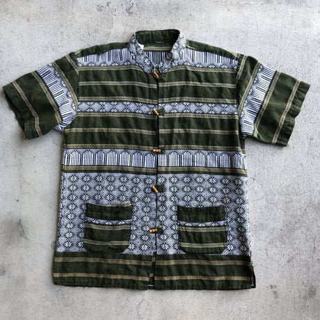 民族柄シャツ