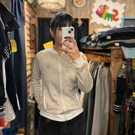 adidasトラックジャケット
