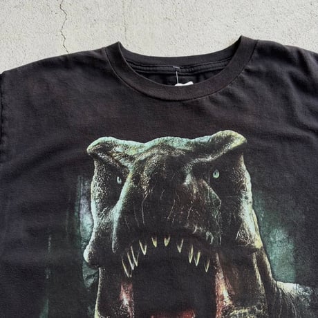 JURASSIC WORLD ティラノサウルスTシャツ