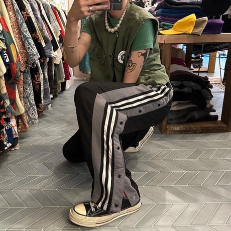 adidasスナップトラックパンツ🪽